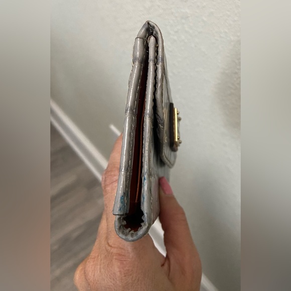 NWT Dooney & Bourke Croc- Embossed Leather Light Grey Wallet Gold Tone Hardware - Picture 4 of 15